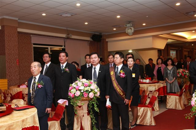5LuE83.jpg