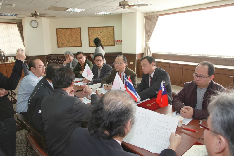 INTL033.jpg