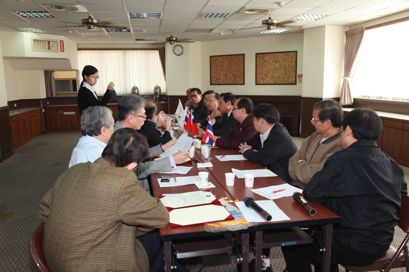 INTL040.jpg