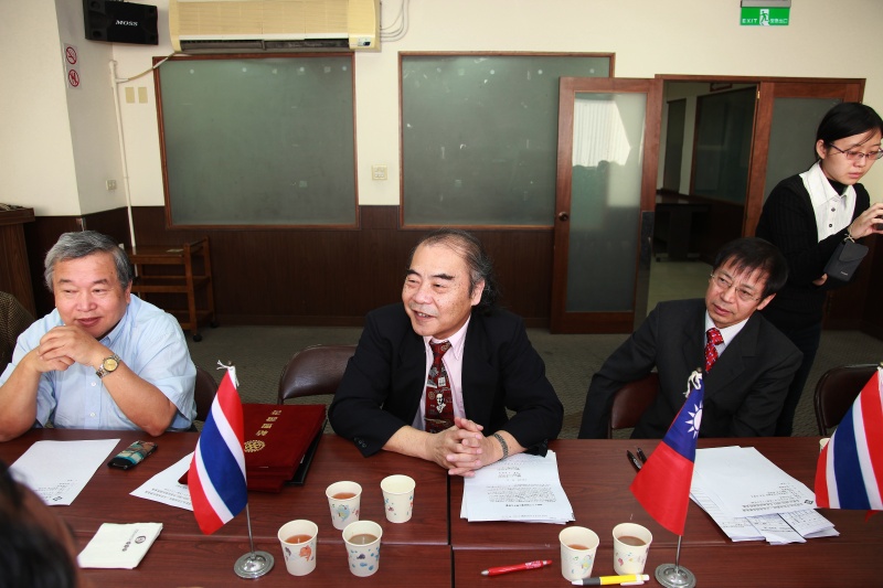 INTL061.jpg