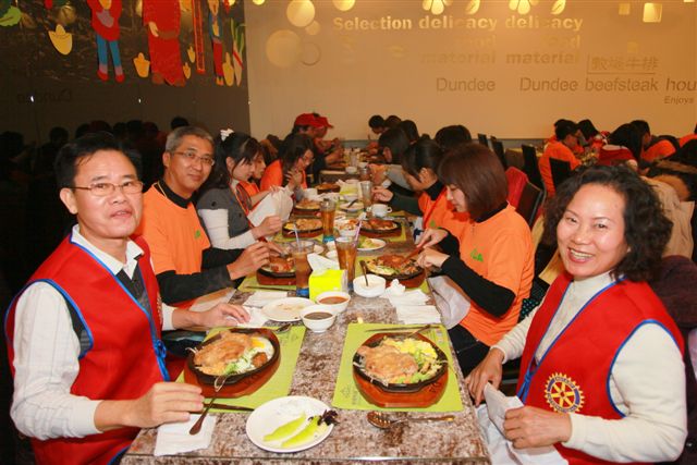 Din09.jpg